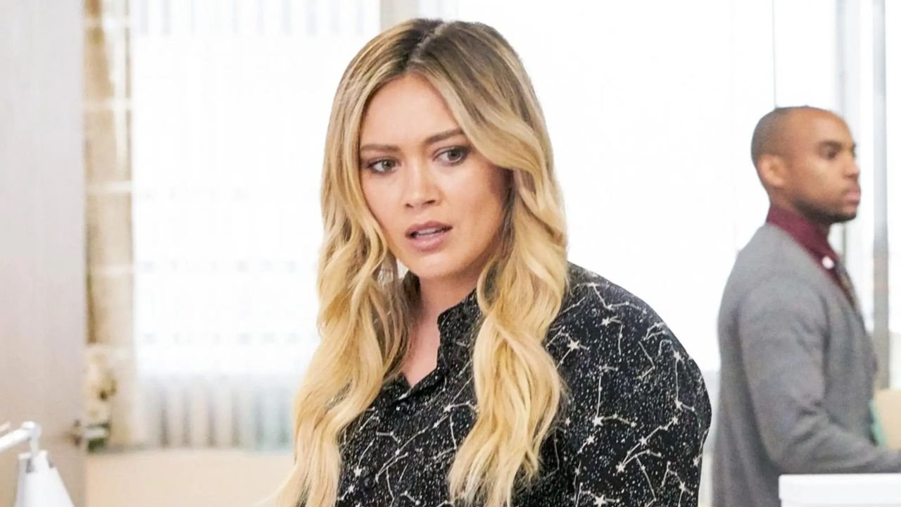 Hilary Duff hiding pregnancy while filming Younger season 7 scene