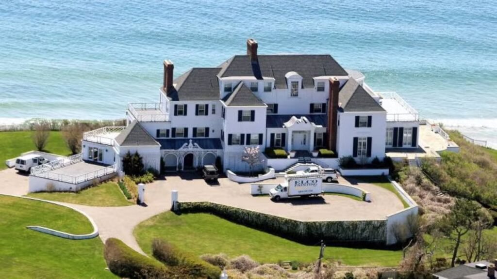 taylor swift Rhdoe Island mansion